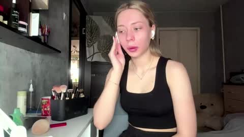 Snapshot of leonegoodnough chatting on 04-11-26, 06:18 Eva online show from 04-11-26, 06:18