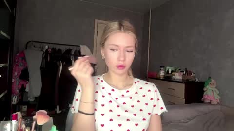 Snapshot of leonegoodnough chatting on 04-15-26, 06:31 Eva online show from 04-15-26, 06:31
