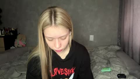 Snapshot of leonegoodnough chatting on 04-22-26, 06:05 Eva online show from 04-22-26, 06:05