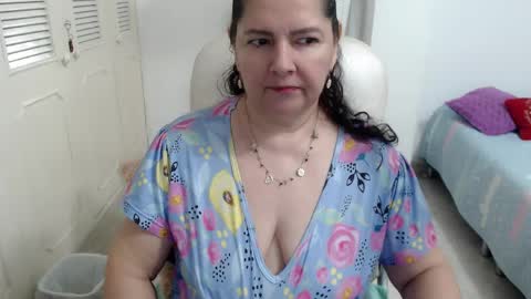 leonela   online show from 04-07-26, 01:39