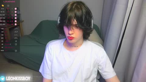 leonkissboy online show from 04-06-26, 08:43