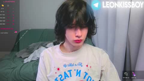 leonkissboy online show from 04-10-26, 07:07