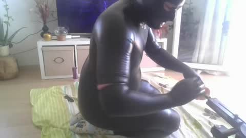 Snapshot of leontorax chatting on 04-30-26, 01:39 T0rax online show from 04-30-26, 01:39