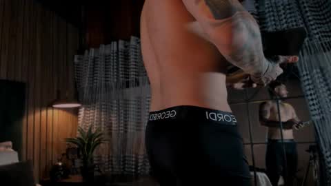 Snapshot of leosalvatore_ chatting on 01-21-25, 02:54 Leo Salvatore online show from 01-21-25, 02:54