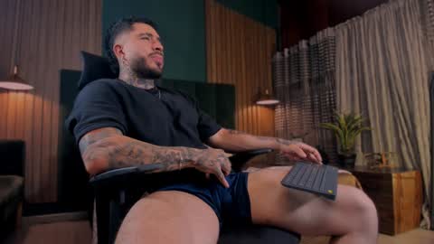 Snapshot of leosalvatore_ chatting on 01-26-25, 06:59 Leo Salvatore online show from 01-26-25, 06:59