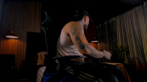 Snapshot of leosalvatore_ chatting on 01-29-25, 04:26 Leo Salvatore online show from 01-29-25, 04:26