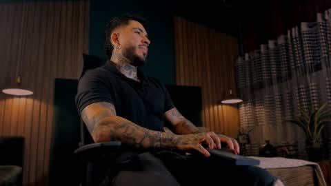 Snapshot of leosalvatore_ chatting on 02-04-25, 04:05 Leo Salvatore online show from 02-04-25, 04:05