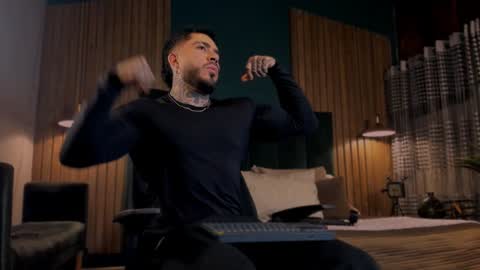 Snapshot of leosalvatore_ chatting on 02-07-25, 03:34 Leo Salvatore online show from 02-07-25, 03:34