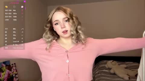 Hello everyone Im Lora Its my first day Were going to have fun together online show from 03-04-26, 04:40