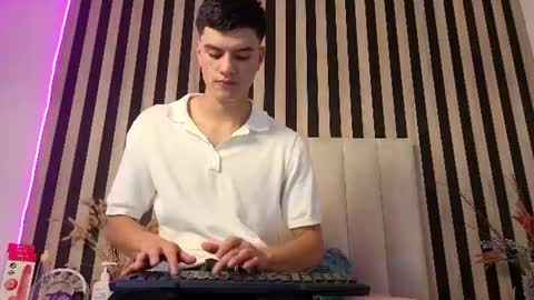 leotease online show from 06-17-26, 07:15