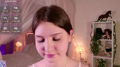 Nicole Moore online show from 12-21-25, 03:08