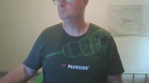 Snapshot of lerase40 chatting on 11-13-25, 10:25 homquisgode online show from 11-13-25, 10:25