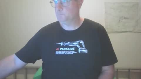 Snapshot of lerase40 chatting on 11-15-25, 06:55 homquisgode online show from 11-15-25, 06:55