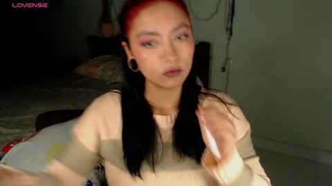 Snapshot of leslie__anderson chatting on 06-19-26, 10:08 Leslie online show from 06-19-26, 10:08