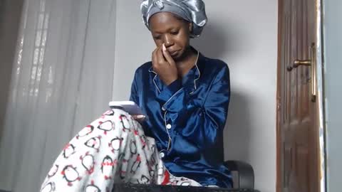 leslie online show from 12-23-25, 06:22