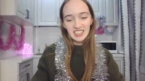  LESLIE   online show from 12-16-24, 08:05