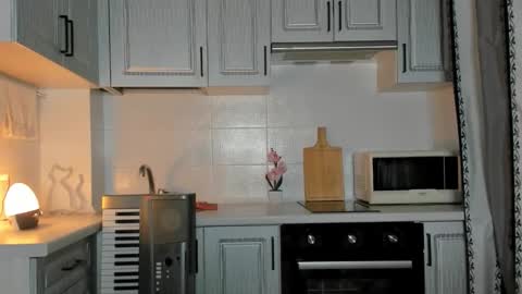  LESLIE   online show from 10-14-25, 08:20