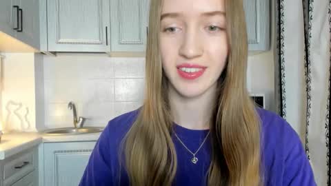  LESLIE   online show from 11-22-25, 01:43