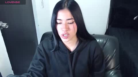 Snapshot of leslieblack_ chatting on 01-24-25, 02:49 leslie online show from 01-24-25, 02:49