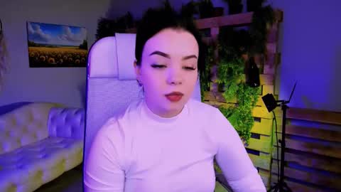 LeslieRowe online show from 10-25-25, 04:46