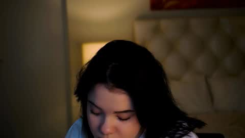 LeslieRowe online show from 11-19-25, 02:17