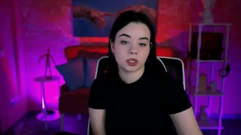 LeslieRowe online show from 11-22-25, 01:54