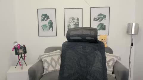 Lesly  online show from 02-12-25, 08:07