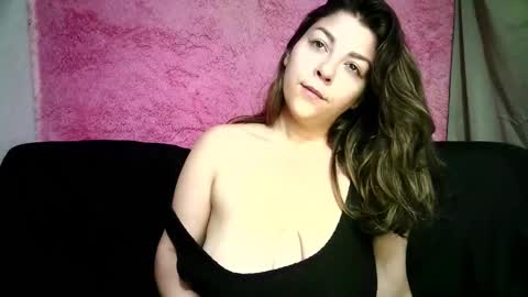 Snapshot of leslymoon90 chatting on 01-06-26, 12:58 Lesly moon online show from 01-06-26, 12:58