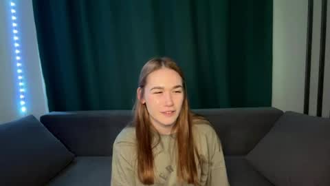 Snapshot of lessiemccoyle chatting on 06-08-26, 02:50 Hello my love Im Val online show from 06-08-26, 02:50