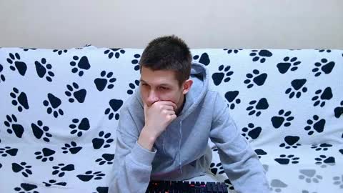 Snapshot of lester_broo chatting on 05-10-26, 10:37 lester_broo online show from 05-10-26, 10:37