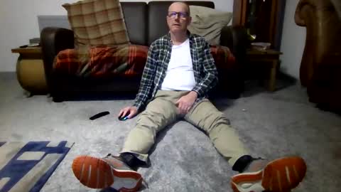 Snapshot of letmestrip chatting on 11-07-25, 11:49 paul online show from 11-07-25, 11:49