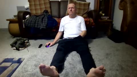 Snapshot of letmestrip chatting on 11-21-25, 12:32 paul online show from 11-21-25, 12:32