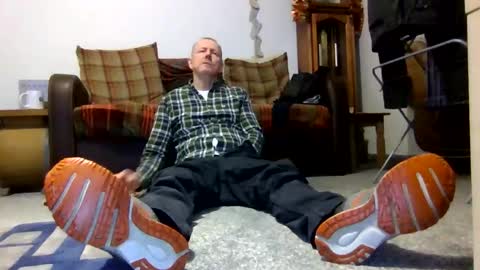 Snapshot of letmestrip chatting on 12-19-25, 07:32 paul online show from 12-19-25, 07:32