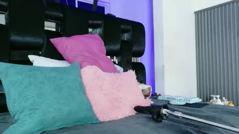 levana1 online show from 03-18-26, 01:31