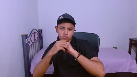 Snapshot of levii_7 chatting on 10-01-25, 11:33      0600AM-1200PM - online show from 10-01-25, 11:33