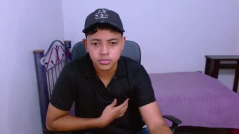 Snapshot of levii_7 chatting on 10-05-25, 10:40      0600AM-1200PM - online show from 10-05-25, 10:40