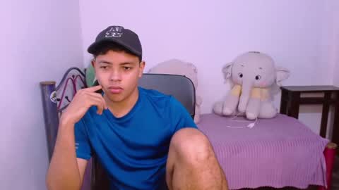 Snapshot of levii_7 chatting on 10-06-25, 09:45      0600AM-1200PM - online show from 10-06-25, 09:45