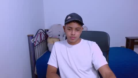 Snapshot of levii_7 chatting on 10-15-25, 10:10      0600AM-1200PM - online show from 10-15-25, 10:10