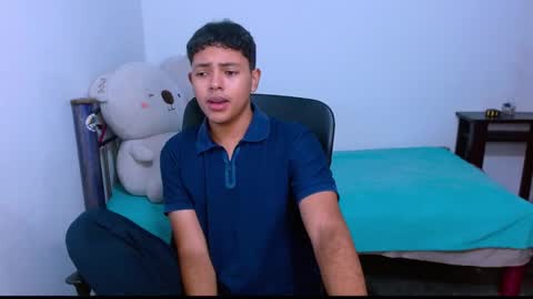 Snapshot of levii_7 chatting on 10-23-25, 03:17      0600AM-1200PM - online show from 10-23-25, 03:17