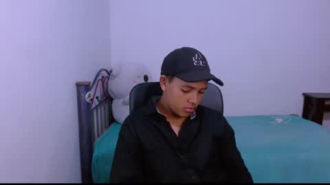 Snapshot of levii_7 chatting on 10-30-25, 01:18      0600AM-1200PM - online show from 10-30-25, 01:18