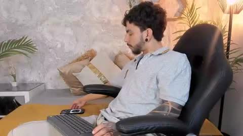Snapshot of leviwolff chatting on 07-28-26, 04:08 leviwolff online show from 07-28-26, 04:08