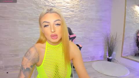Lexi online show from 10-14-25, 04:24