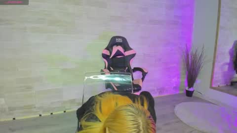 Lexi online show from 10-21-25, 06:25