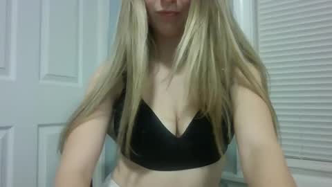 Snapshot of lexiebanks1111 chatting on 11-18-25, 04:50 Cassy online show from 11-18-25, 04:50