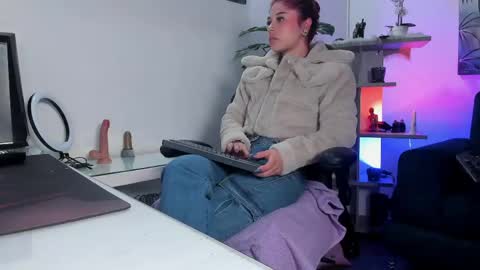 Snapshot of lexietaylor chatting on 05-22-26, 12:11 Lexie online show from 05-22-26, 12:11