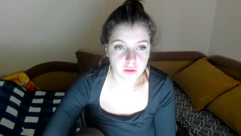 Elisabeth online show from 12-19-25, 03:46