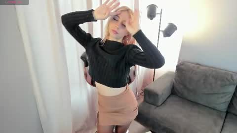 lexirouge           online show from 07-30-26, 12:59