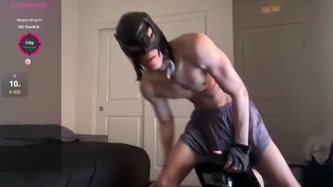 Snapshot of lexxxcazzo chatting on 02-11-25, 06:19 Dromaeosaurex online show from 02-11-25, 06:19