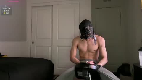 Snapshot of lexxxcazzo chatting on 10-16-25, 06:58 Dromaeosaurex online show from 10-16-25, 06:58
