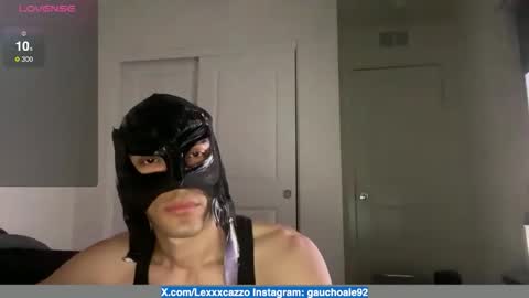 Snapshot of lexxxcazzo chatting on 10-22-25, 09:09 Dromaeosaurex online show from 10-22-25, 09:09